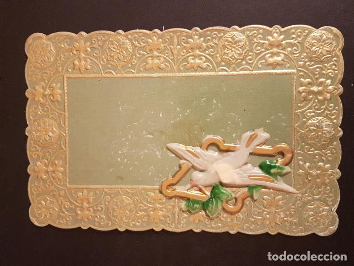 Postales: POSTAL EN RELIEVE CON APLIQUE DE CELULOIDE PALOMA - Foto 1