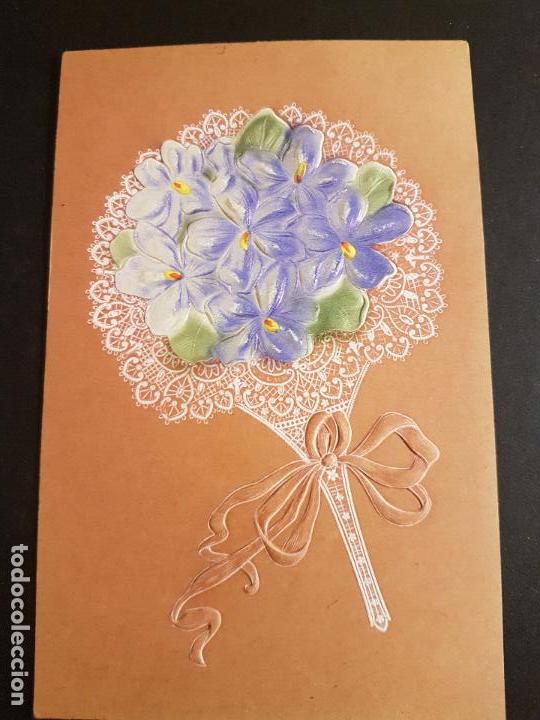 Postales: POSTAL EN RELIEVE RAMILLETE DE VIOLETAS - Foto 1