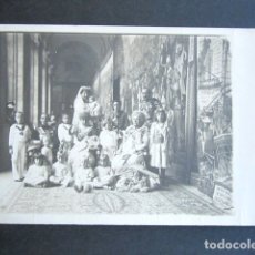 Postales: POSTAL FOTOGRÁFICA FAMILIA REAL ESPAÑOLA. RETRATO FAMILIAR. MONARQUÍA ALFONSO XIII. AÑO 1913. . Lote 178445915
