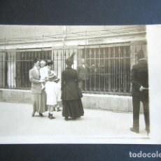 Postales: POSTAL FOTOGRÁFICA FAMILIA REAL ESPAÑOLA. EN LEÓN DE ABISINA. MONARQUÍA ALFONSO XIII. . Lote 178559973