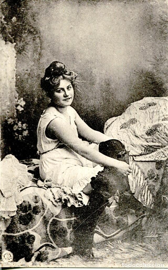 Postales: MUJER DESNUDANDOSE- ORIGINAL - Foto 1