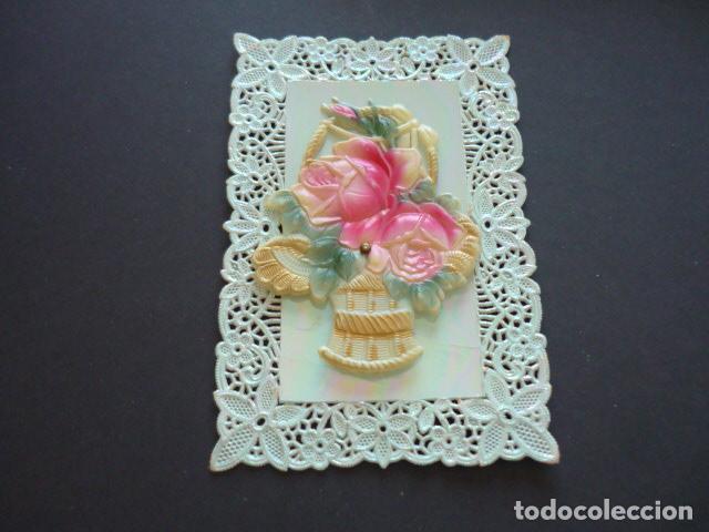 Postales: CESTO CON ROSAS POSTAL CELULOIDE EN RELIEVE - Foto 1