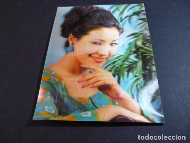 Postales: MUJER GUI&Ntilde;ANDO OJO POSTAL 3D - Foto 1