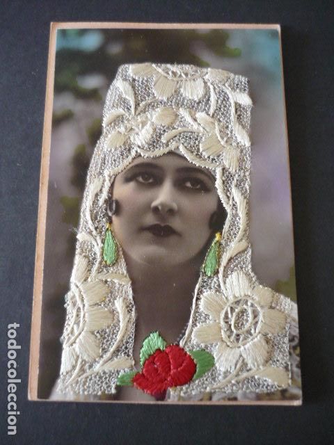 Postales: MUJER CON MANTILLA POSTAL BORDADA - Foto 1