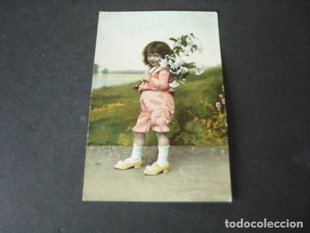Postais: NI&Ntilde;O CON FLORES POSTAL
