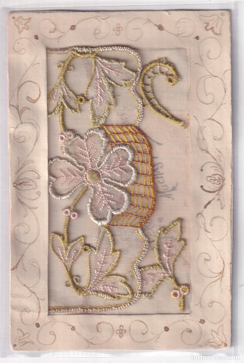 Postales: Preciosa postal bordada con flores. Reverso sin dividir. Sin circular.