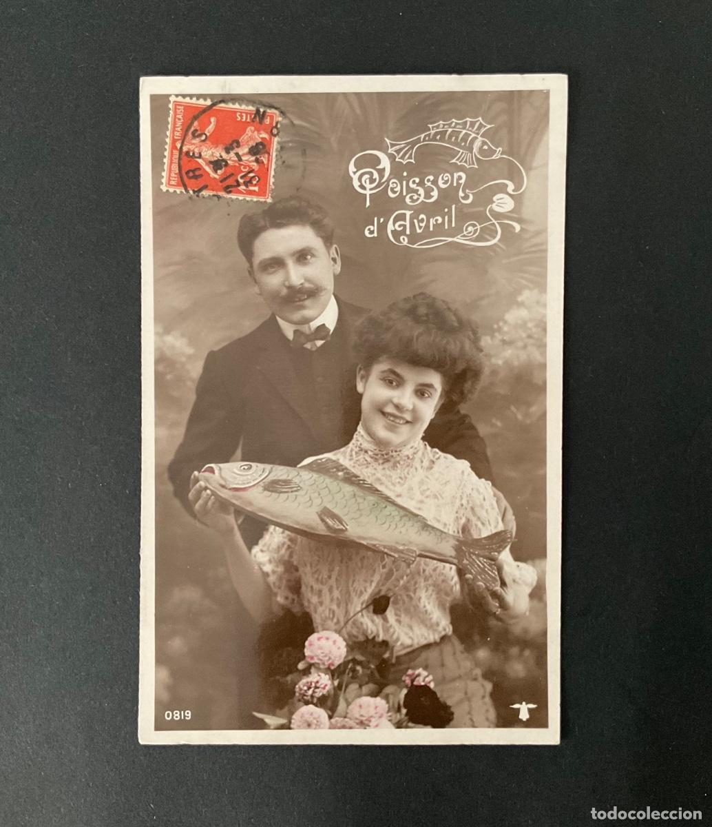 Postales: Postal francesa antigua &laquo;Poisson d&rsquo;Avril&raquo; con pareja y pez, principios del siglo XX