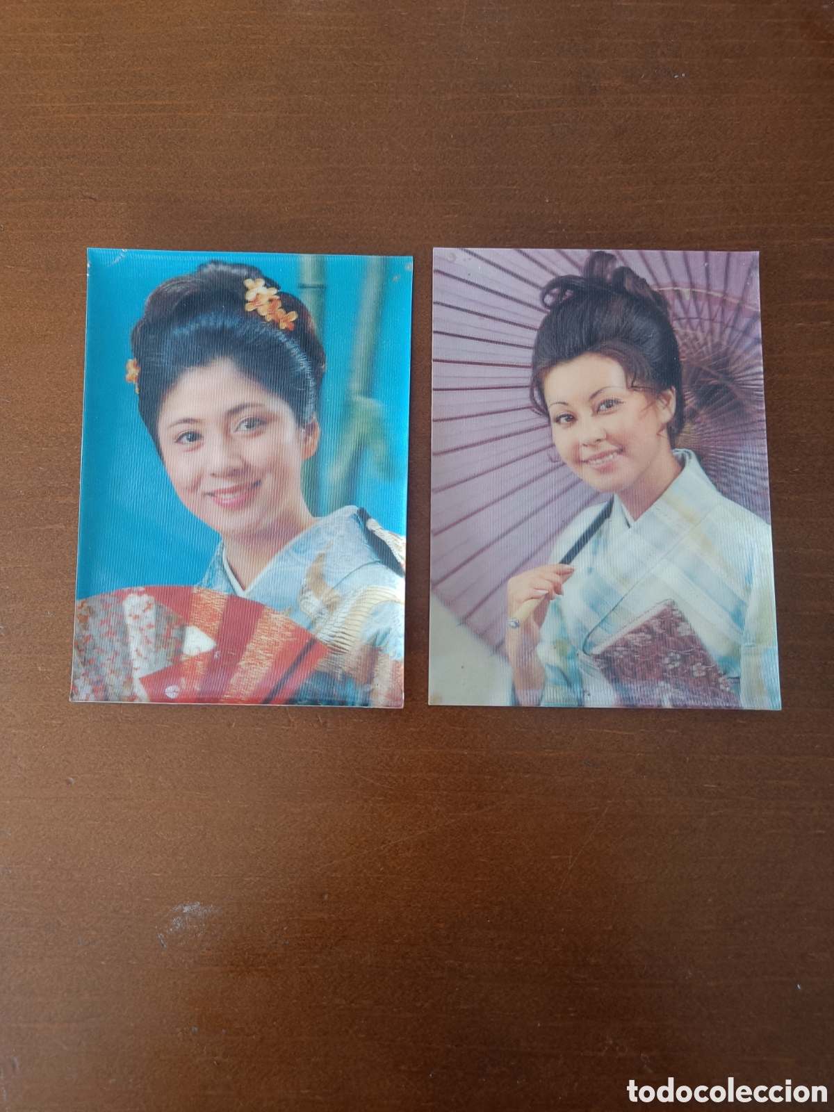 Postales: Postales en relieve con im&aacute;genes de geishas