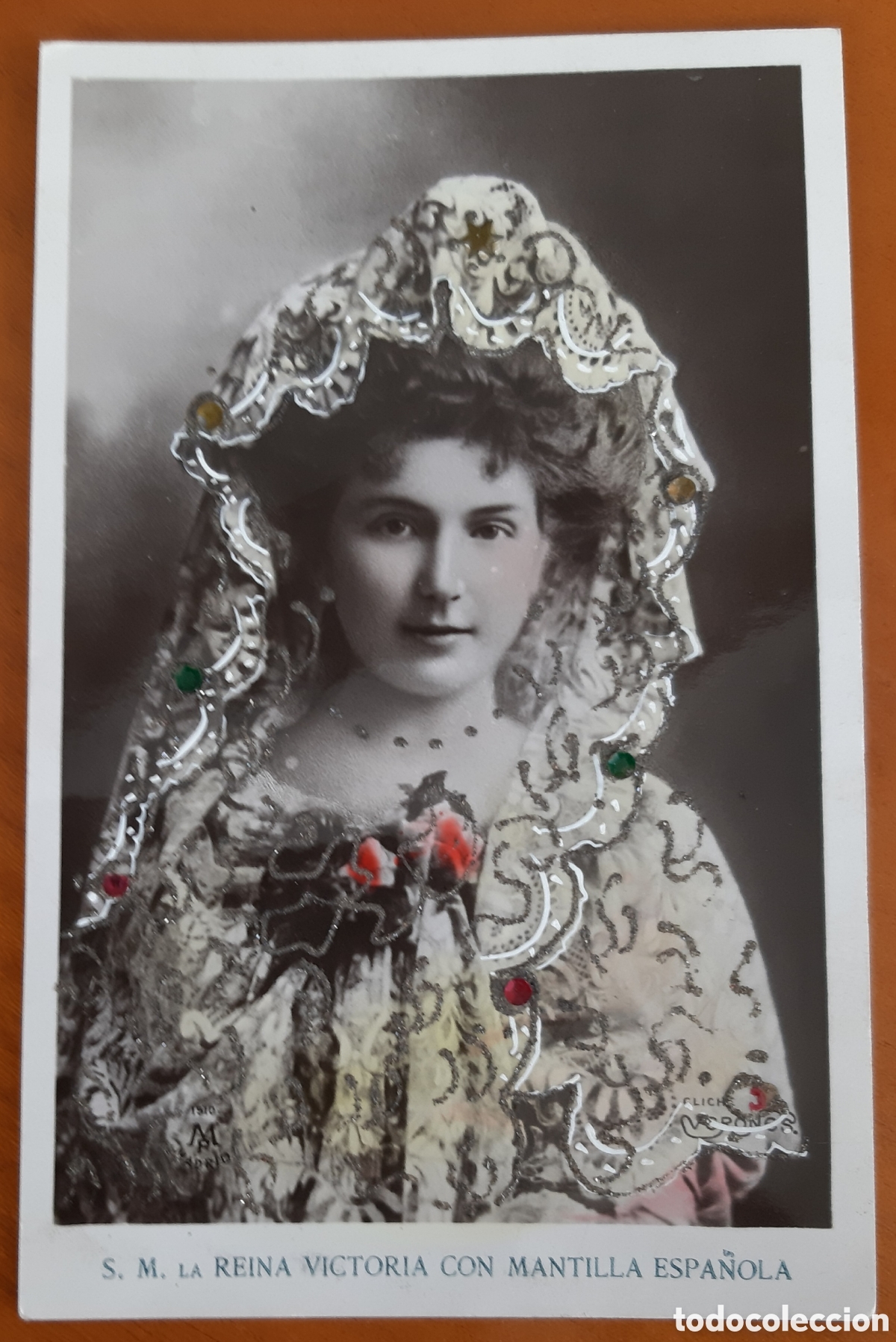 Postales: Postal Reina Victoria con mantilla. Tiene purpurina.. escrita sin circular. R13A