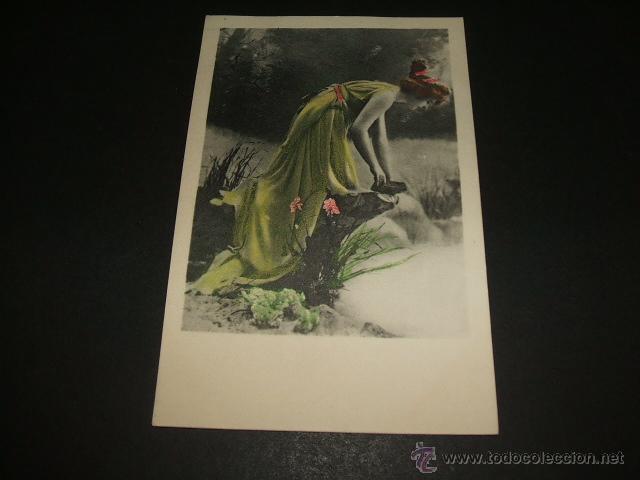 Postales: MUJER EN LA ORILLA DE UN RIO POSTAL ANTIGUA - Foto 1