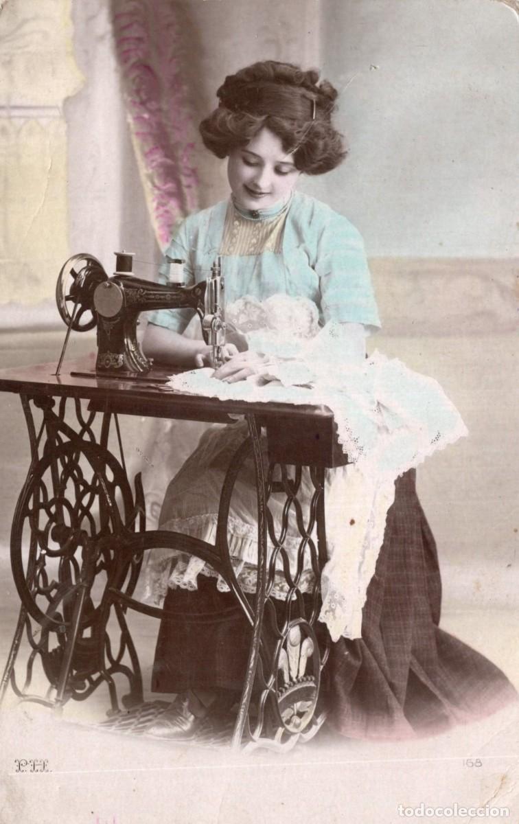 Postales: MUJER CON M&Aacute;QUINA DE COSER - Foto 1