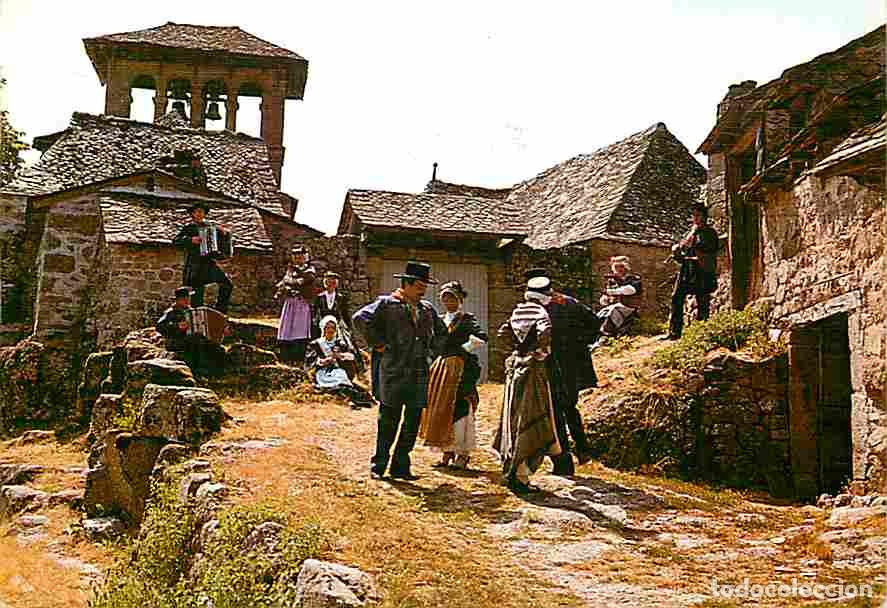 Postales: Folklore - Danses - Massif Central - CPM - Voir Scans Recto-Verso - Foto 1
