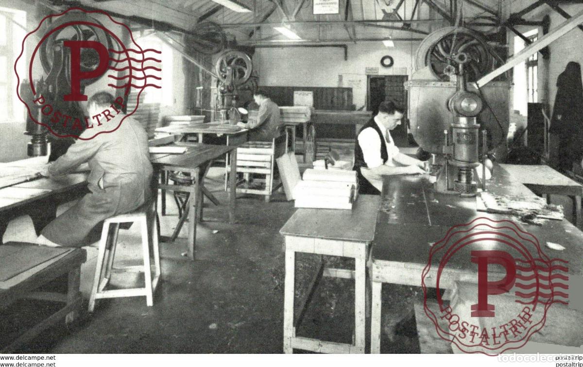 Cartoline: BRITISH LEGION POPPY FACTORY. CUTTING OUT THE PETALS