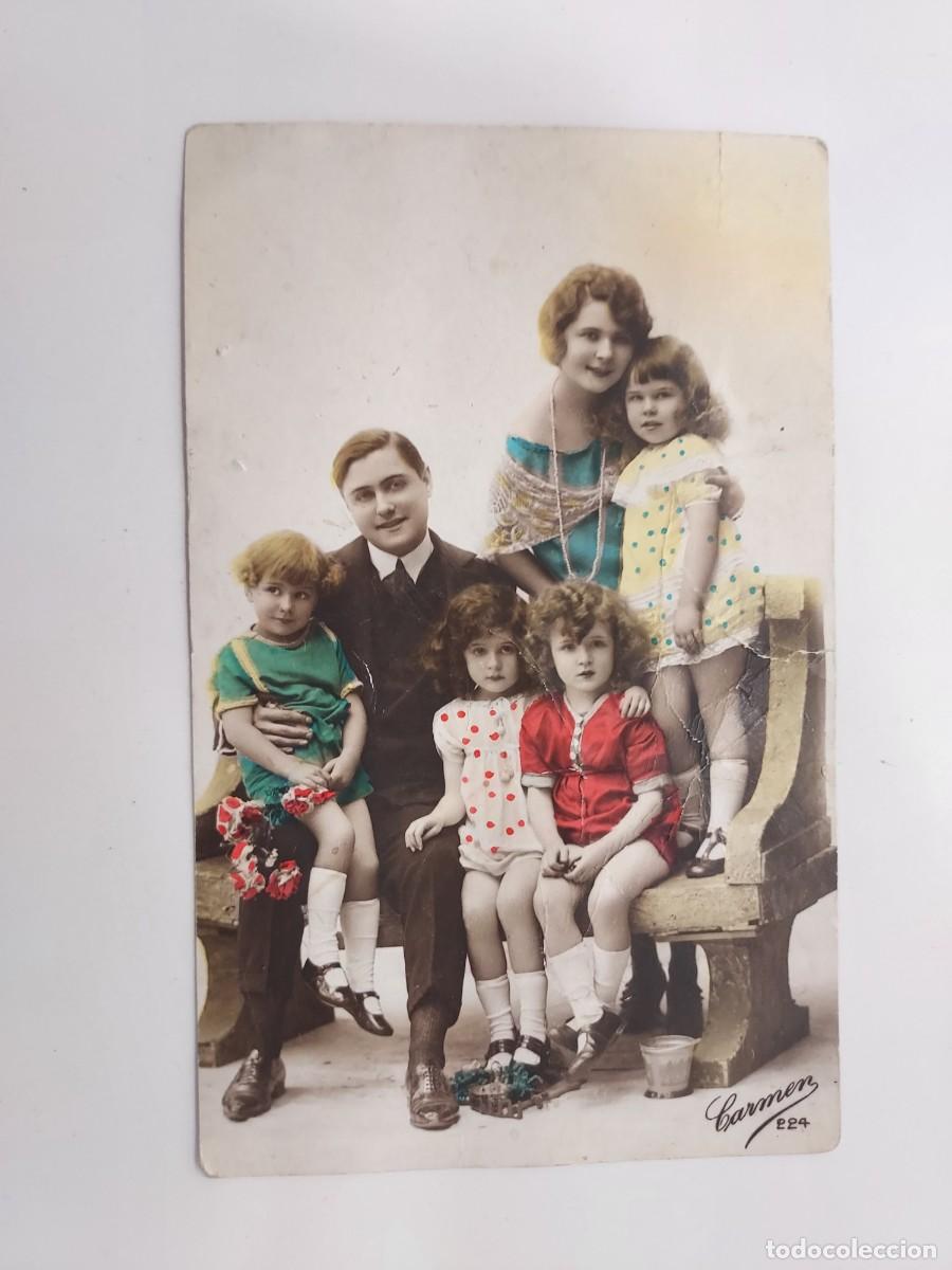 Postales: POSTAL VINTAGE ANTIGUA COLOREADA RETRATO FAMILIA NUMEROSA. ESCRITA TOLEDO 1924. CARMEN 224