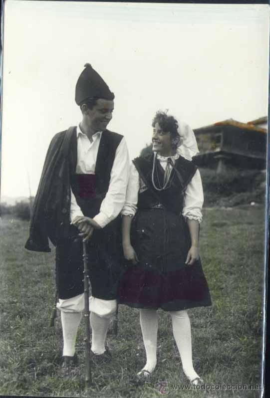Postales: FOLKLORE ASTUR.- CORTEJANDO - Foto 1