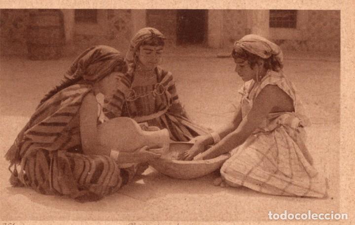 Postales: preparation du couscous - Foto 1