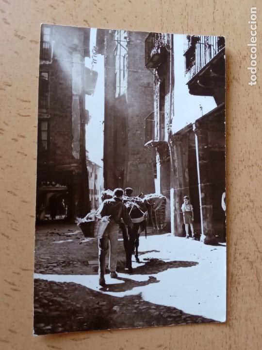 Postales: Camino del mercado. - Foto 1