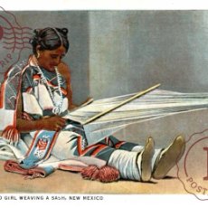 Postales: INDIENS - NATIVE AMERICANS - PUEBLO GIRL WEAVING A SASH NEW MEXICO