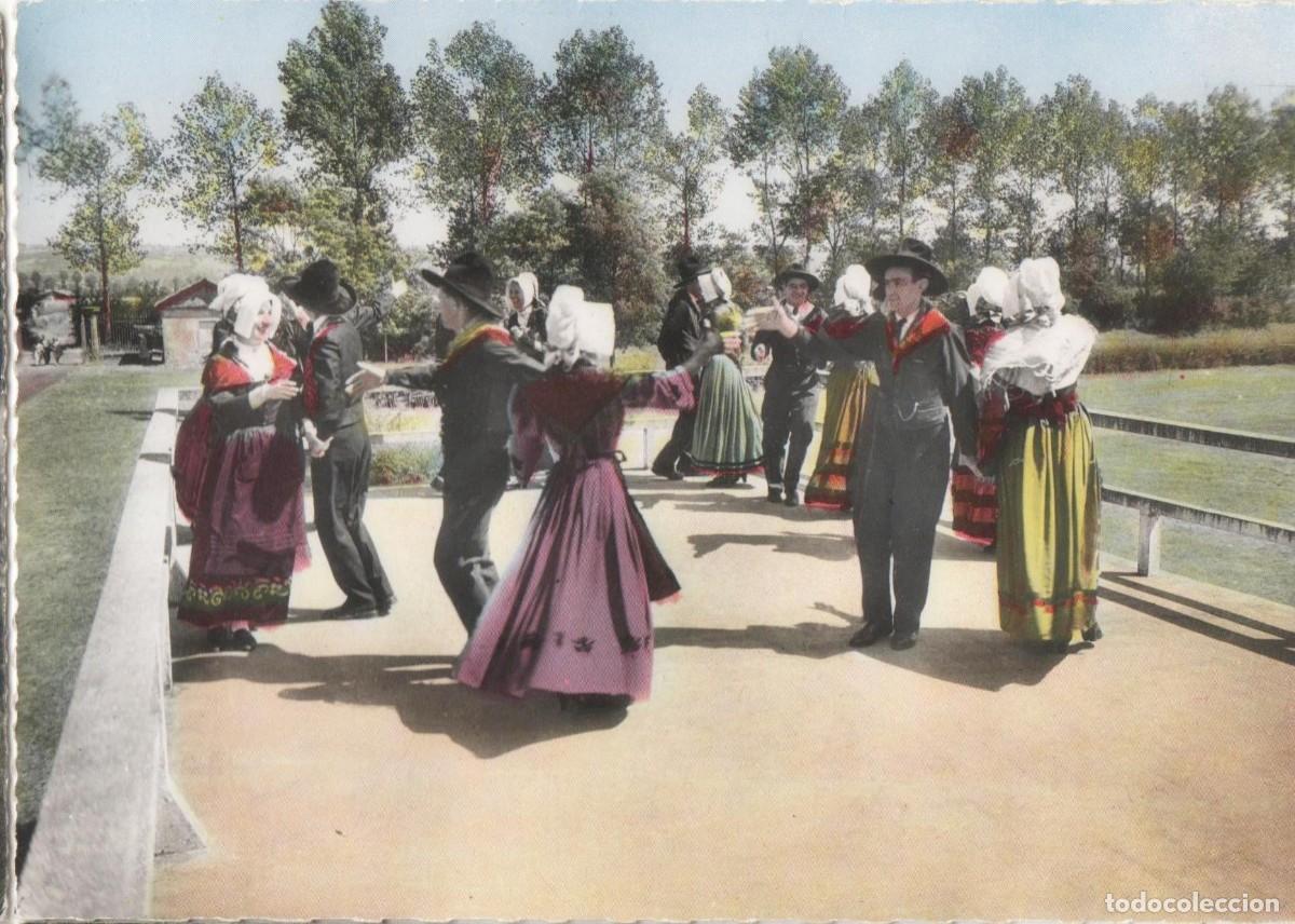 Postales: Francia- Folklore de Auvernia-circulada- - Foto 1