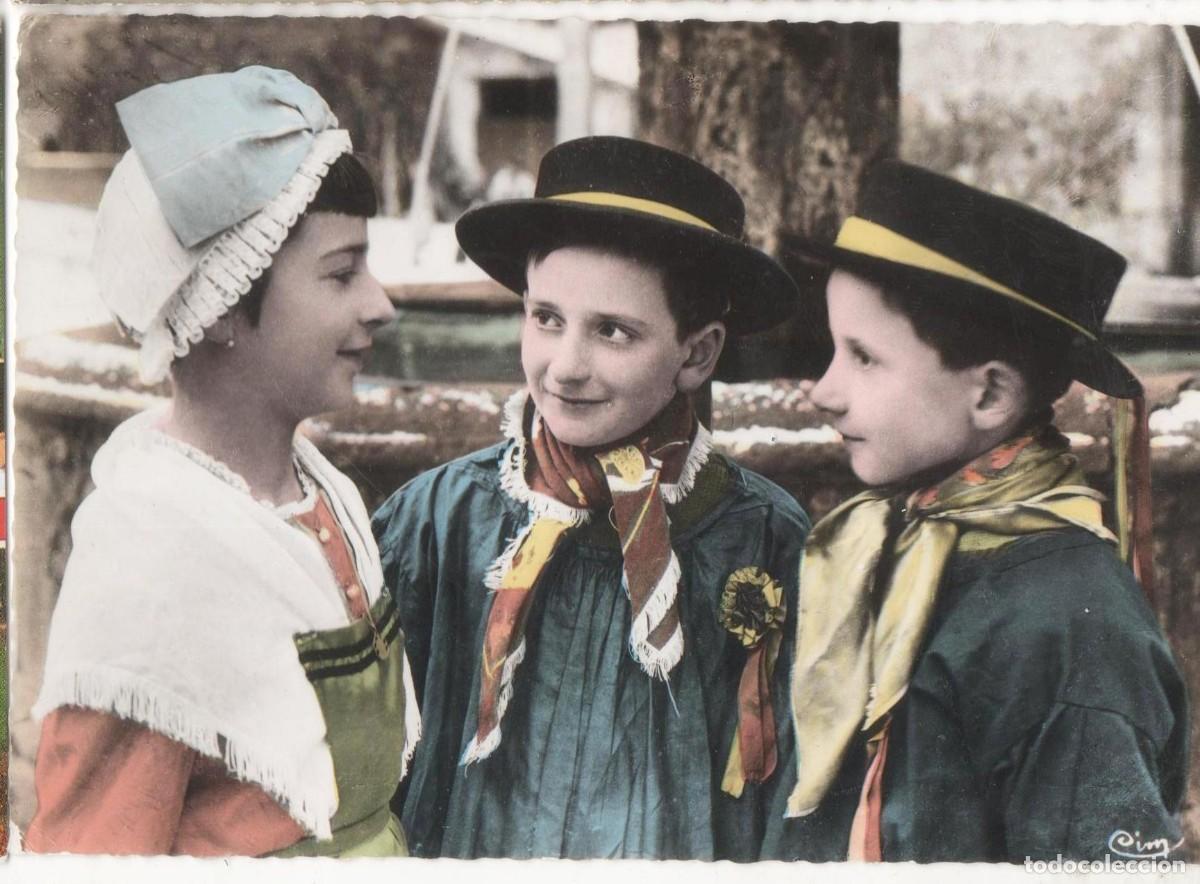 Postales: Francia- Folklore de Auvernia-circulada- - Foto 1