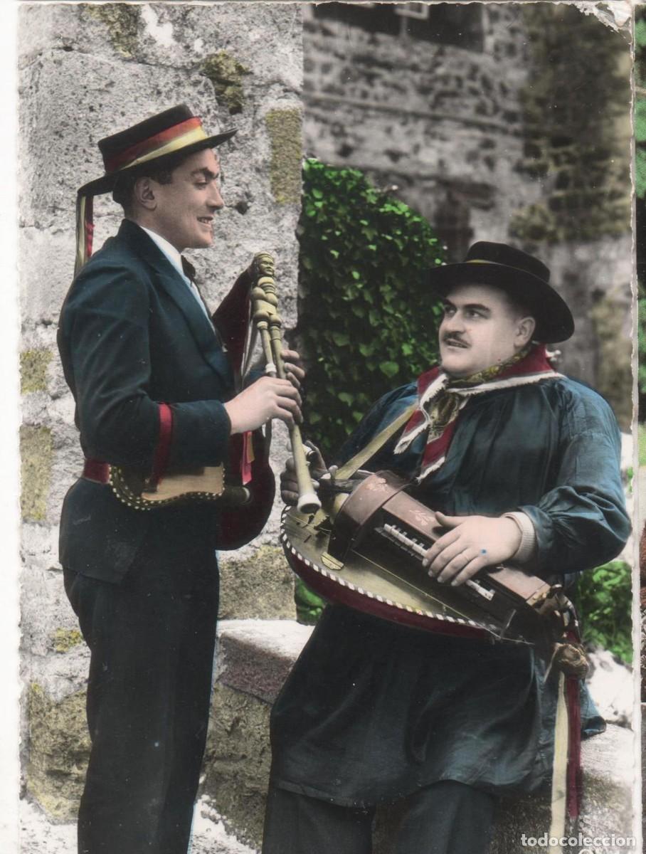 Postales: Francia- Folklore de Auvernia-circulada- - Foto 1