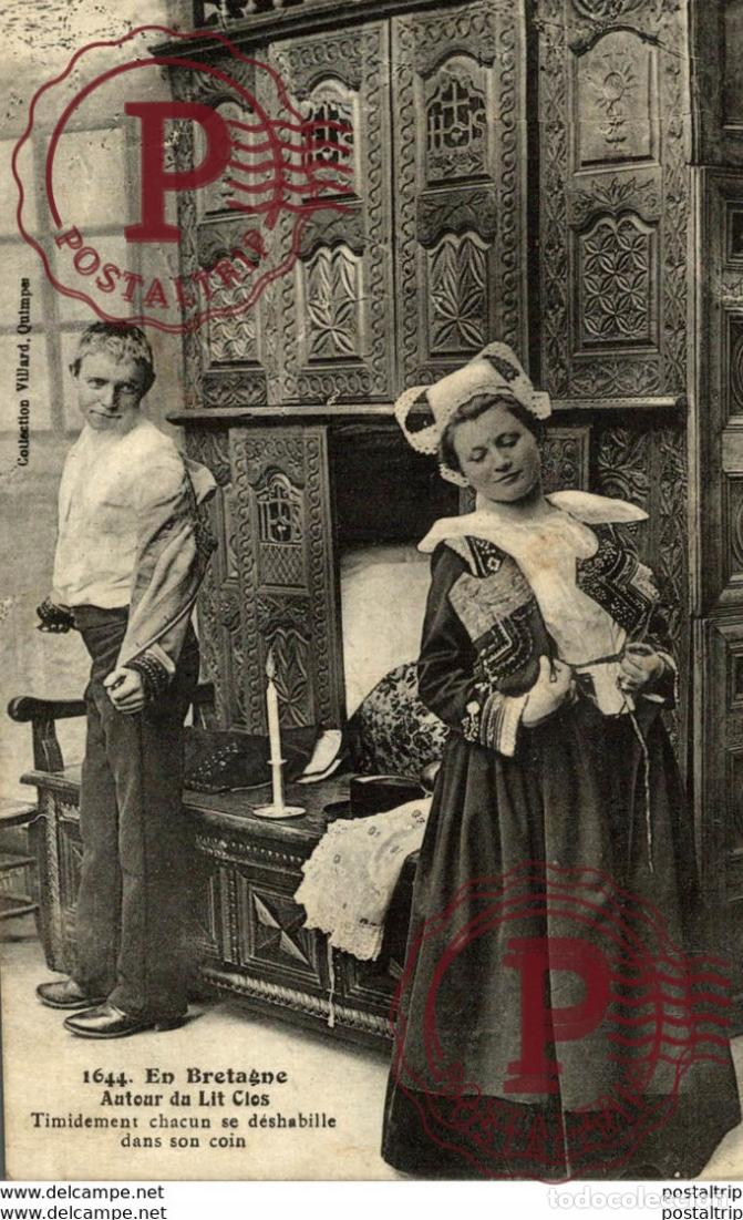 Cartes Postales: EN BRETAGNE AUTOUR DU LIT CLOS TIMIDEMENT CHACUN SE D&Eacute;SHABILLE DANS SON COIN Typen Bretagne Gro&szlig;bri