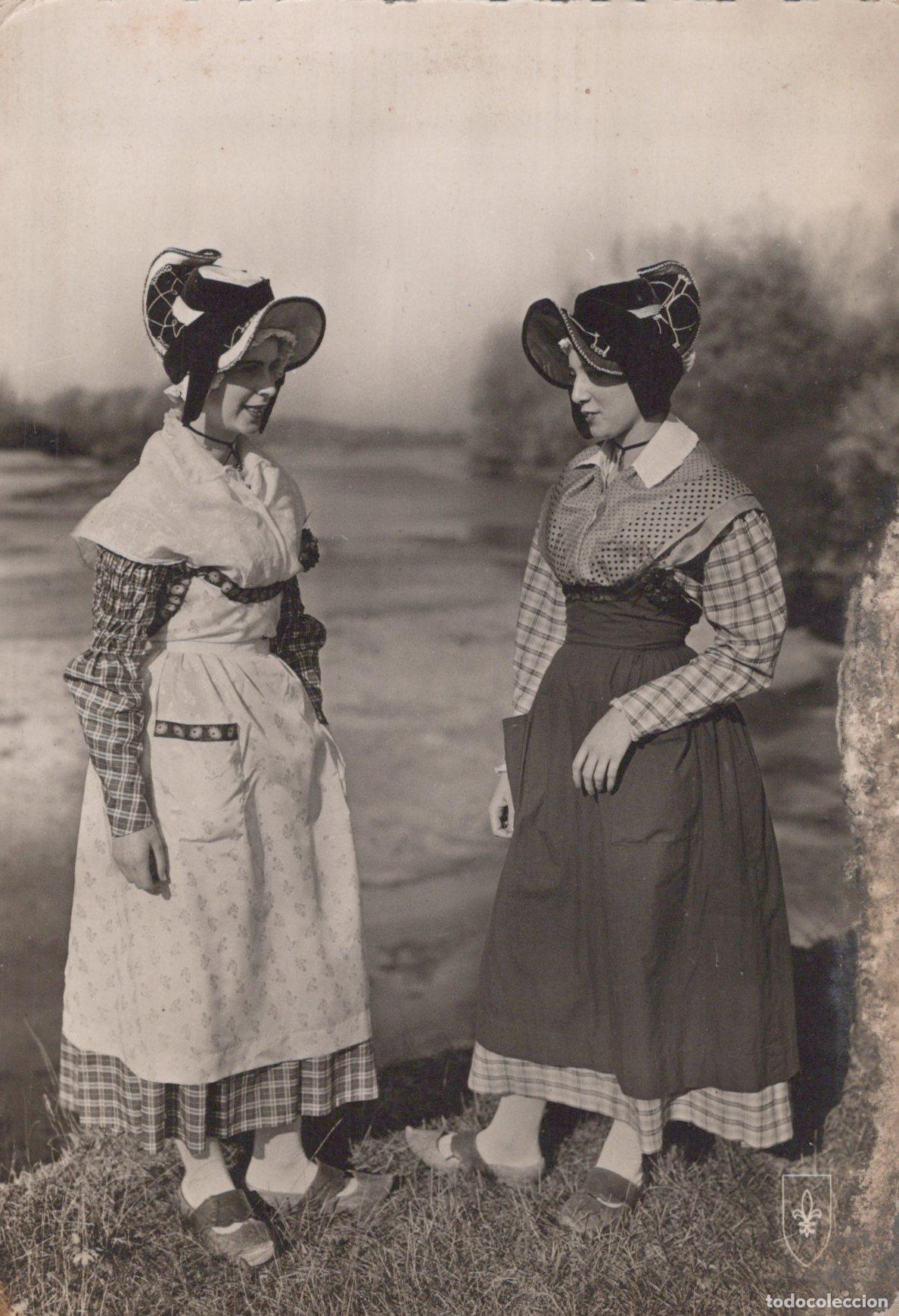 Postales: France Souvigny Allier Deux Jeunes Filles en Costume Real Photo Unposted *YAD639
