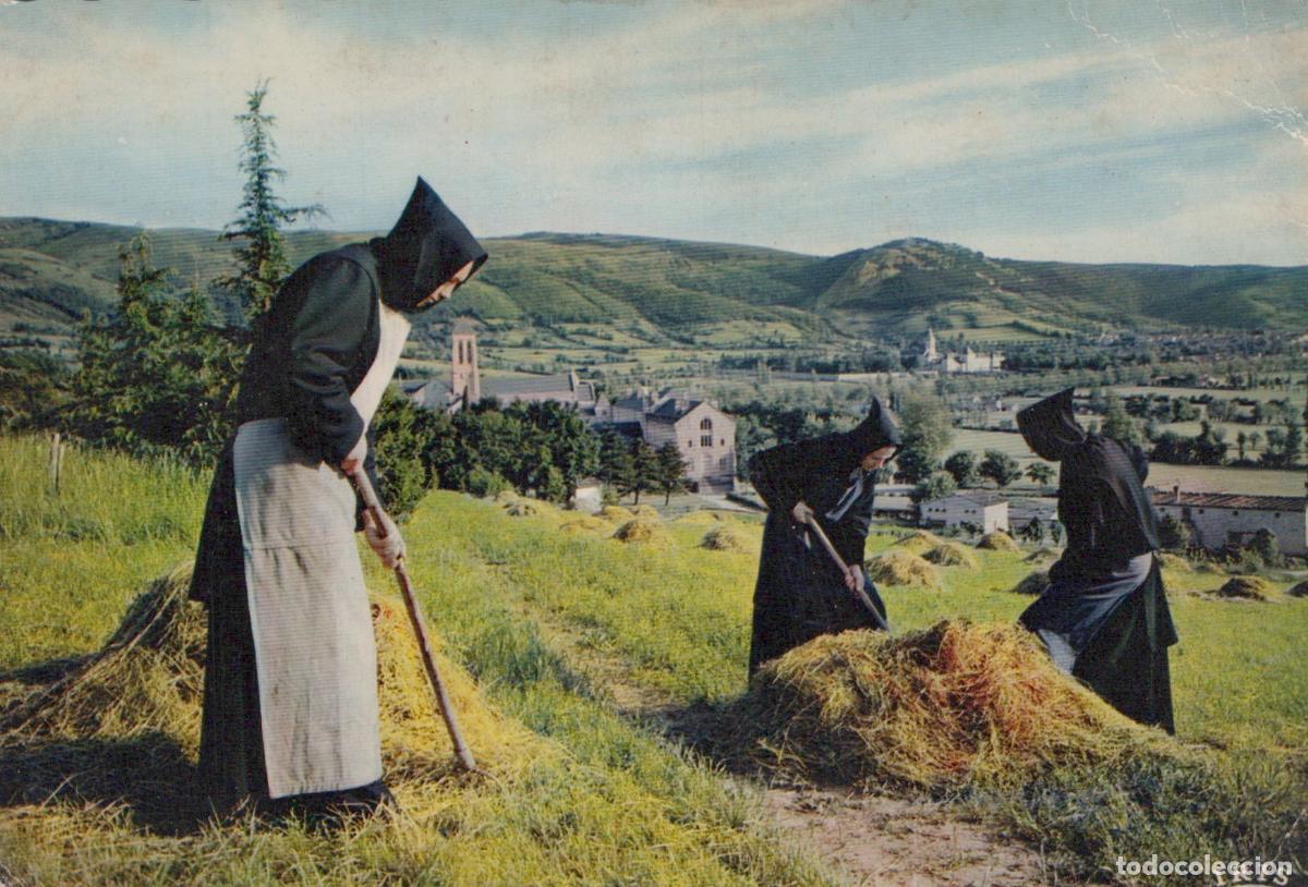 Postales: France Auvergne Costume Traditionnel Fenaison *YAE573