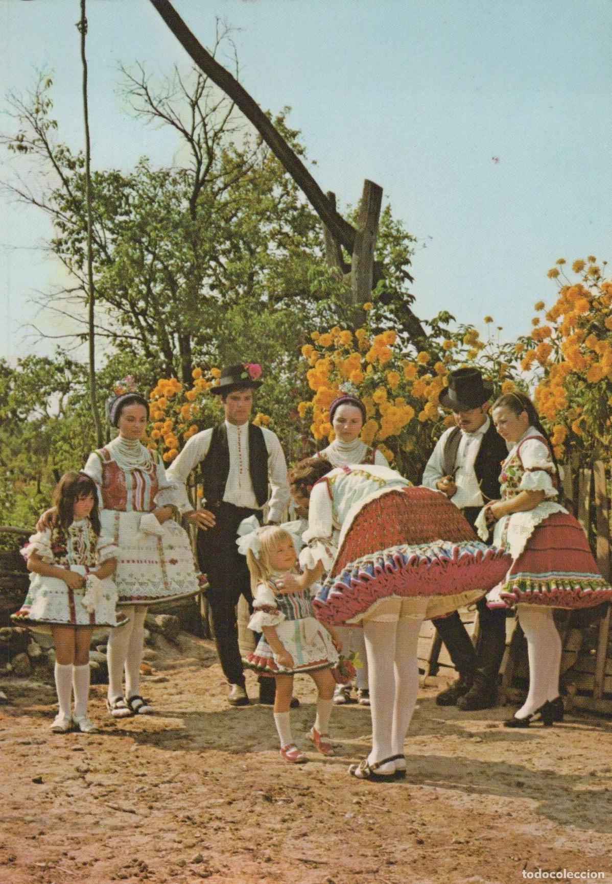 Postales: Hungary Buj&aacute;k Traditional Hungarian Folk Dancers and Villagers *YAG556