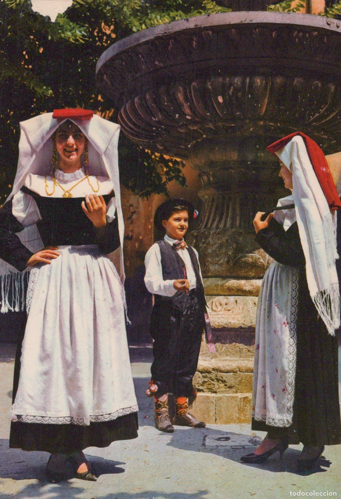 Postales: Italy Pettorano Sul Gizio People in Traditional Costumes Unposted *YAM043