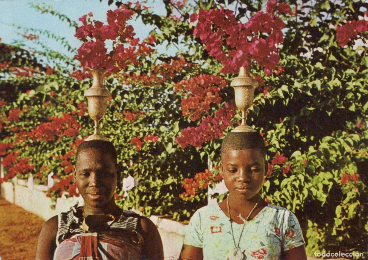 Postales: Mozambique Two Women Balancing Vases On Heads With Unposted *YAM690
