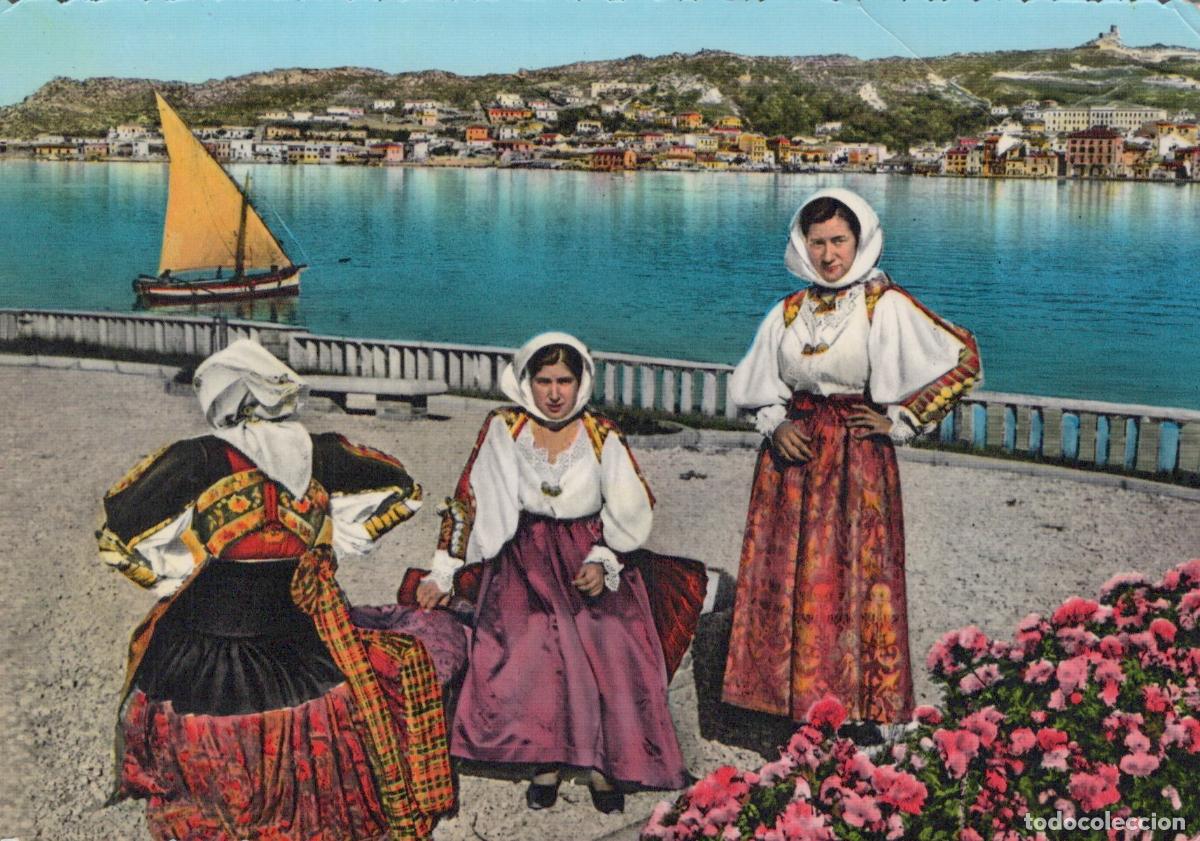 Postales: Italy Bono Sardinia Women in Traditional Costumes By the Sea *YAN043