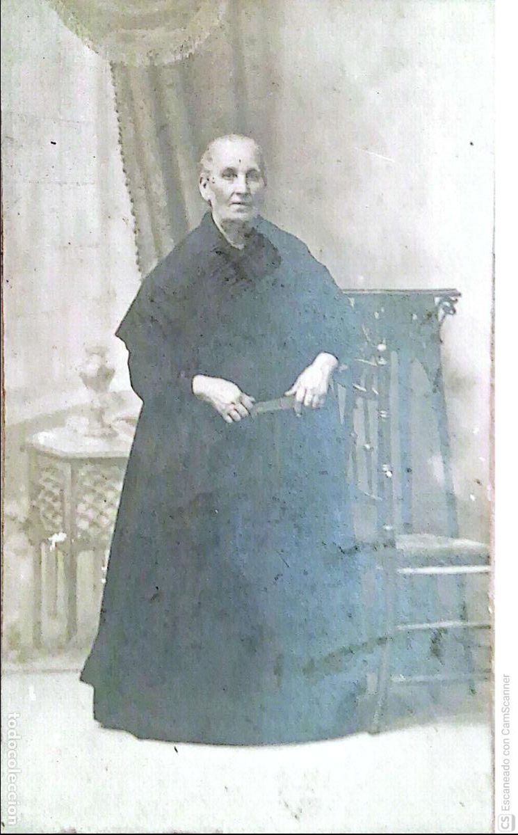 Postales: Tarjeta Postal Mujer. Blanco/Negro sobre cart&oacute;n. Nueva, con se&ntilde;ales de haber estado pegada.