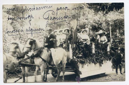 Postcards: Bagneres de Luchon, 1910. Fete des fleurs. Desfile de carrozas adornadas con flores, fotogr&aacute;fica