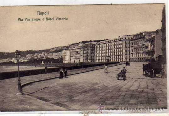 Postkarten: Napoles. Napoli. Via Parternope e Hotel Vittoria. Italy Italia.