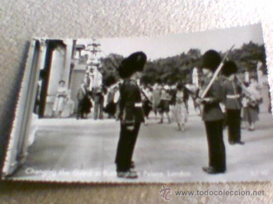 Postcards: Postal a&ntilde;os Londres a&ntilde;os 50 cambio guardia Buckingham Palace