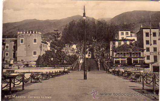 Postales: Madeira. n&ordm; 2. Entrance to twon. Portugal. Sin reverso. Sin circular.