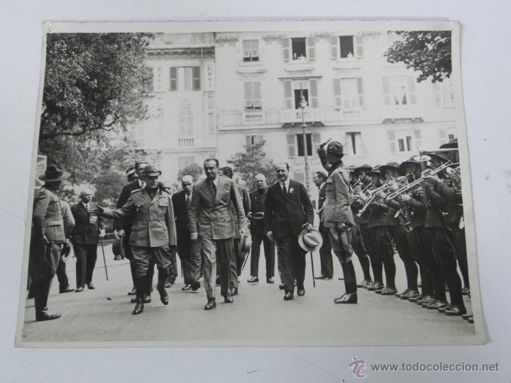 Postales: Antigua fotografia de acto con la banda militar ferroviaria de milan, a&ntilde;os 30, mide 23,5 x 16,5 cms.