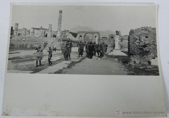 Postkarten: Antigua fotografia de la banda de la legion portuaria de genova, italia, en excursion a las ruinas d