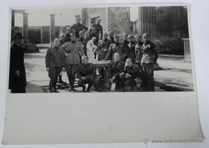 Postales: Antigua fotografia de la banda de la legion portuaria de genova, italia, en excursion a las ruinas d