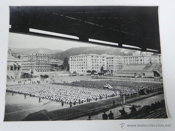 Postales: Antigua fotografia de la banda de la legion portuaria de genova, italia, en acto en campo de futbol,