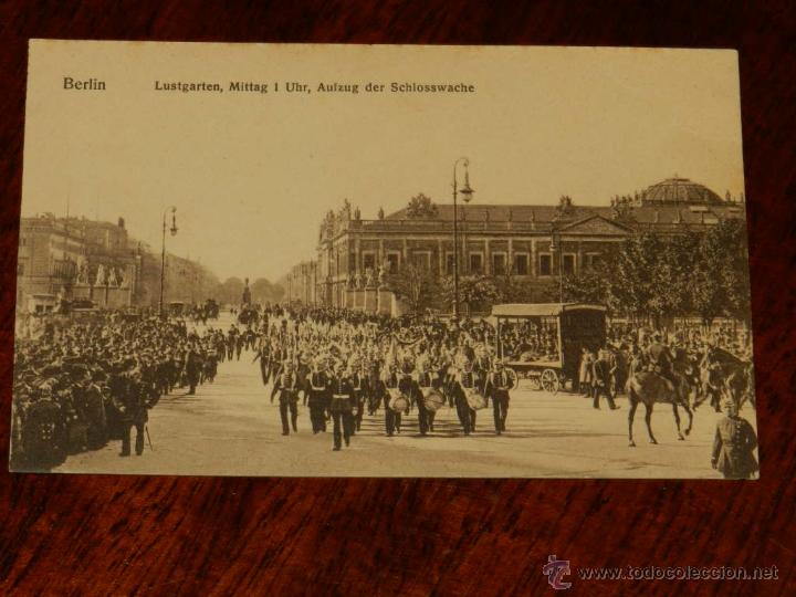 Postales: antigua foto postal, Lustgarten, Mittag 1 uhr, aufzug der Schlosswache, Lustgarten, por la tarde un