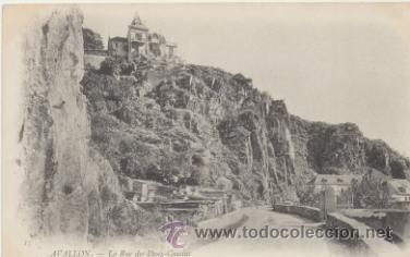 Postais: Avallon.- La Rue des Deux - Cousins.  Franqueado y fechado en 1902.