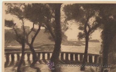 Postcards: Biarritz.- La C&oacute;te vue &aacute; travers le Basta.