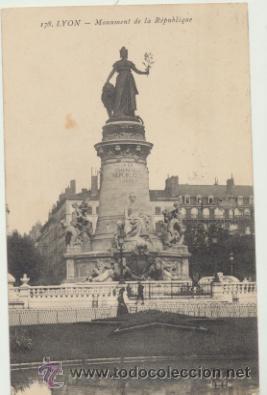 Postcards: Lyon.- Monument de la Republique.  Franqueado y fechado en 1918.