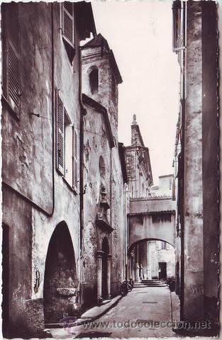Postales: LA COTE A'AZUR. LE VIEIL ANTIBES. La Rue St-Esprit et la Cath&eacute;drale du XVI si&eacute;cle.