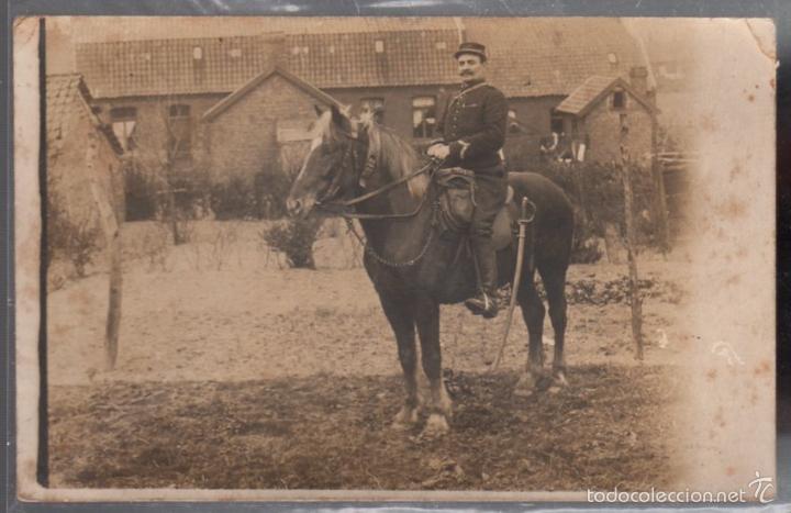 Postales: TARJETA FOTO POSTAL. DE UN MILITAR A CABALLO. 1915