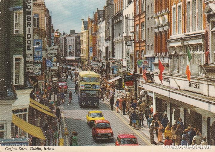 Postcards: DUBLIN - GRAFTON STREET - COCHE AUTOBUS COMERCIOS PUBLICIDAD - ED JOHN HINDE - ESCRITA  EN 1977