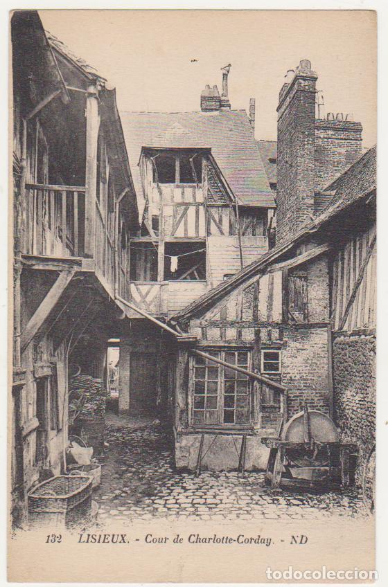 Cartes Postales: Lisieux.- Cour de Charlotte - Corday.