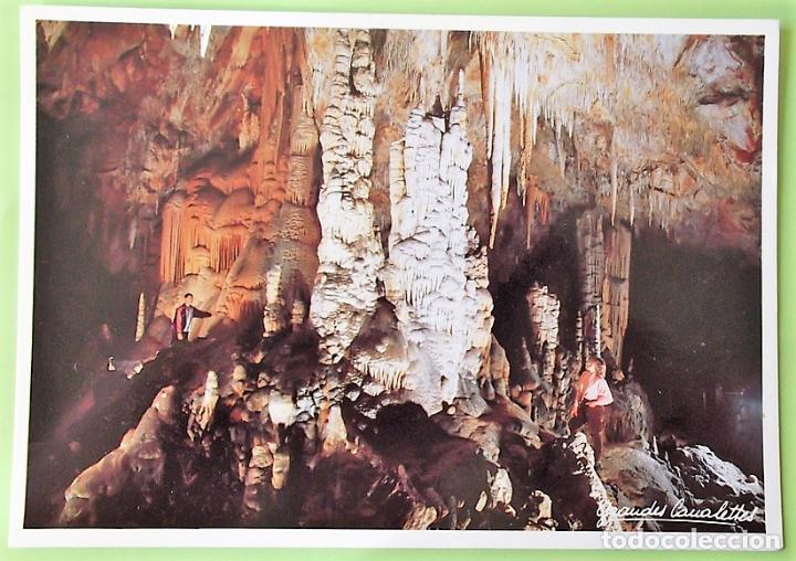 Cartoline: Corneilla-Villefranche de Conflent (Francia). La Sagrada Familia y &oacute;rganos, en la sala Angkor. Anima